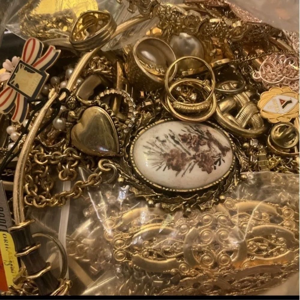 Big Estate Sale jewelry lot~ 3 LBs All wearable gold silver pearls rhine…